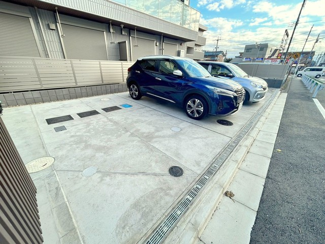 メゾングリシーヌ昭島の駐車場