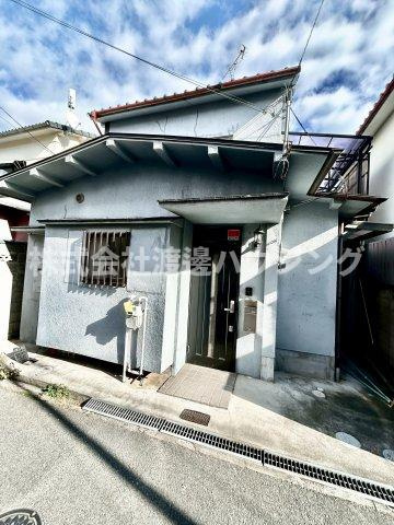 瓢箪山町一戸建のエントランス