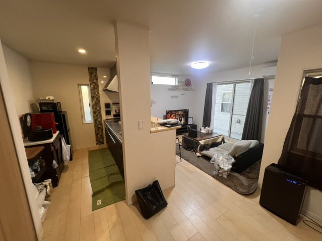 宇都宮市中古戸建　並列駐車3台可、オール電化の居間・リビング