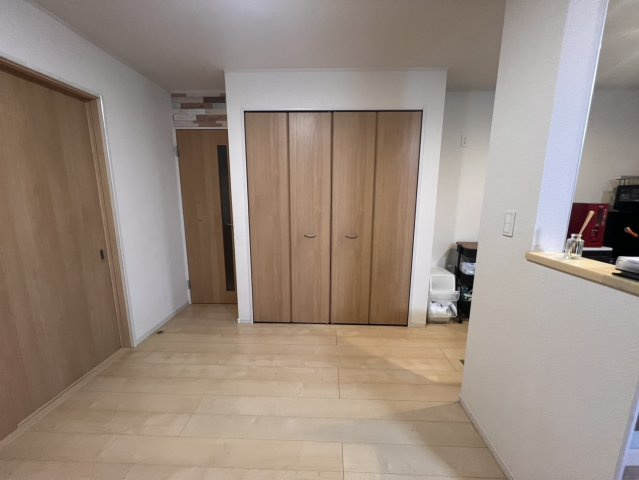 宇都宮市中古戸建　並列駐車3台可、オール電化の収納