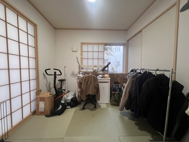 宇都宮市中古戸建　並列駐車3台可、オール電化の子供部屋