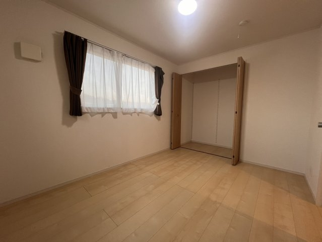 宇都宮市中古戸建　並列駐車3台可、オール電化の洋室