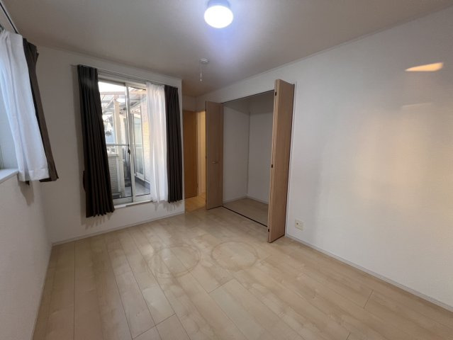 宇都宮市中古戸建　並列駐車3台可、オール電化の洋室