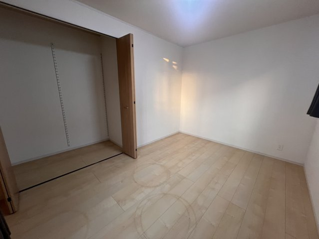 宇都宮市中古戸建　並列駐車3台可、オール電化の洋室