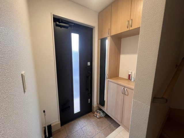 宇都宮市中古戸建　並列駐車3台可、オール電化の玄関