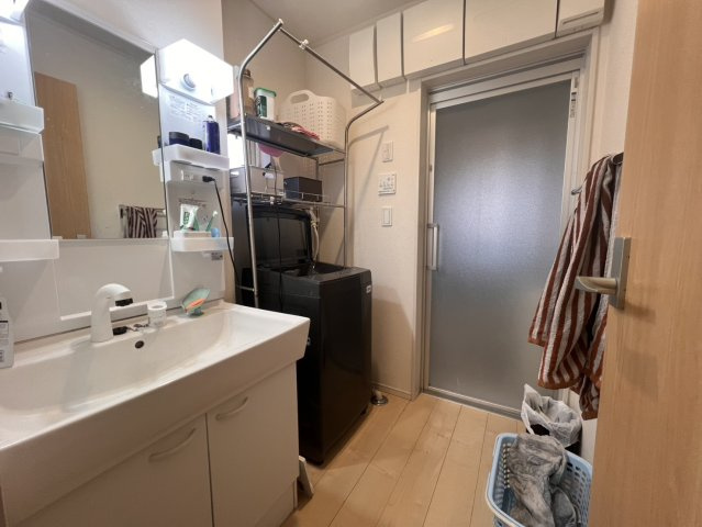 宇都宮市中古戸建　並列駐車3台可、オール電化の独立洗面台