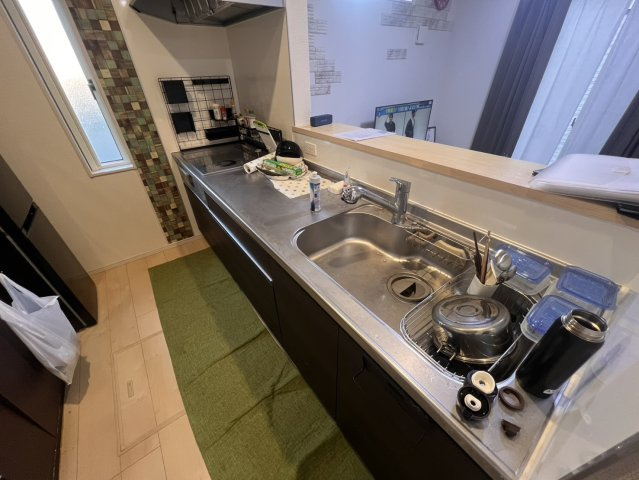 宇都宮市中古戸建　並列駐車3台可、オール電化のキッチン