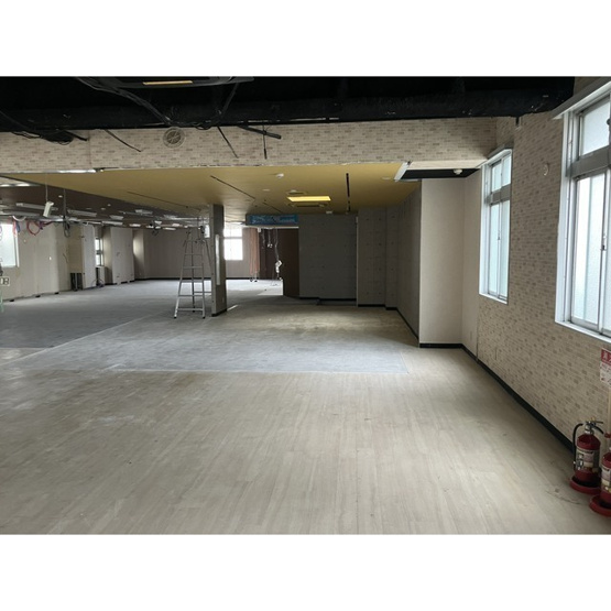 【居間・リビング】 | 東大宮西口ビル | こちらのリビングで趣味の時間をお楽しみください