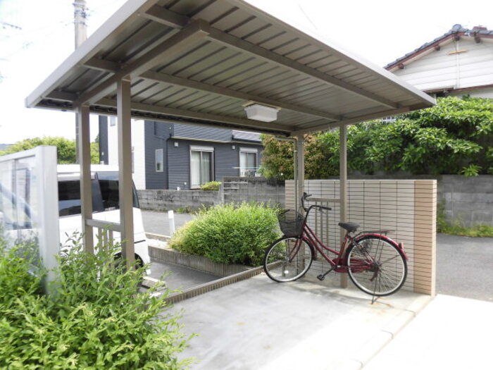 サンライズ御井Ⅱのその他共用部分|駐輪場に自転車も停められます♪