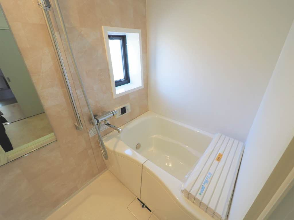 サンクチュアリー久留米Ⅲの浴室|追い焚き機能付きのお風呂です♪