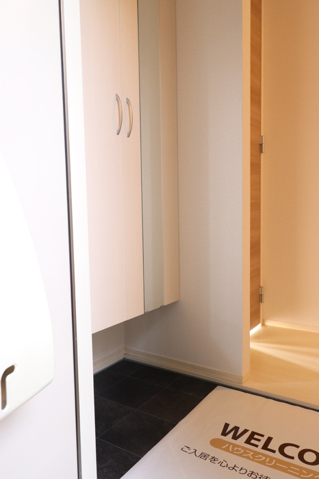 プロシア　A棟の玄関|シューズボックス付きの玄関です☆