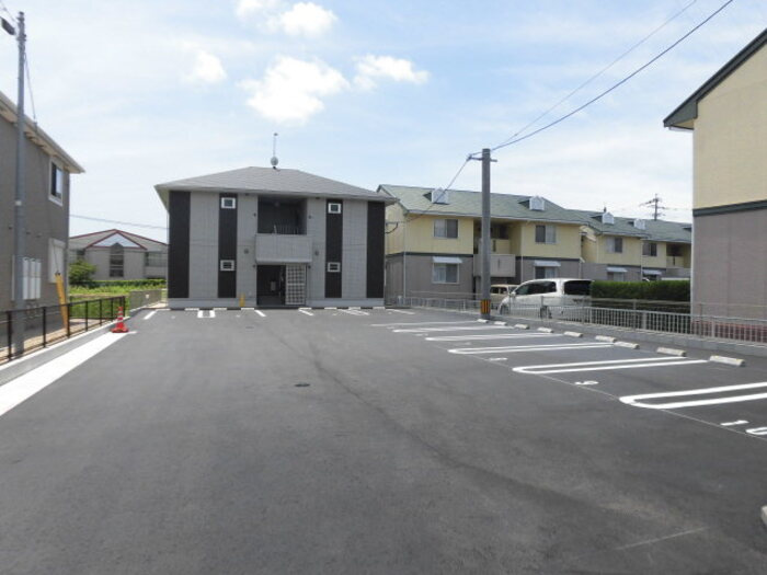 プロシア　A棟の駐車場|駐車スペースもあります☆