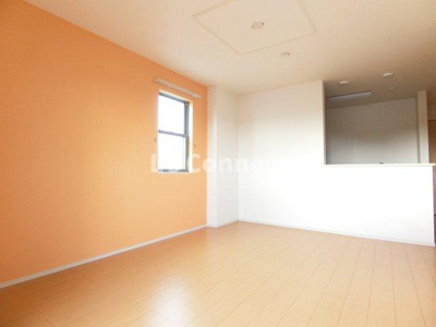 【居間・リビング】 | クレア | 角部屋で２面に窓があります。