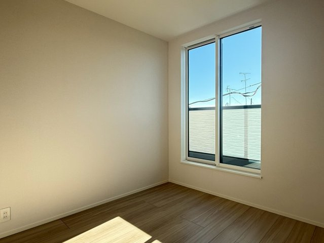 川口市安行慈林　第１期　新築一戸建て　１号棟の洋室|落ち着いた色調の洋室です