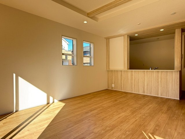 見晴らしの丘～川口・安行～11期　新築一戸建て　1号棟の居間・リビング|コンパクトで使いやすい洋室です