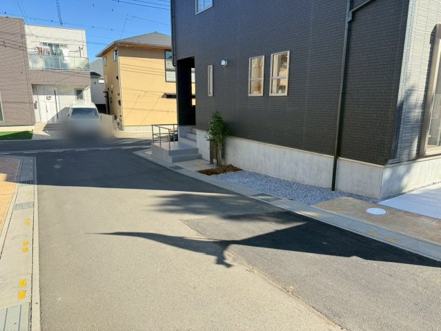 見晴らしの丘～川口・安行～11期　新築一戸建て　1号棟の前面道路含む現地写真|前面道路含む現地写真です