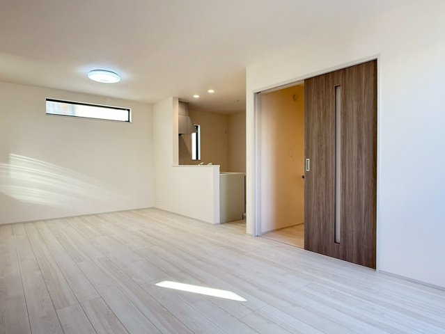 川口市大字安行原　新築一戸建て　A号棟の居間・リビング|ゆったりとしたリビングです