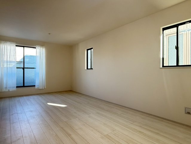 川口市大字安行原　新築一戸建て　A号棟の居間・リビング|ゆったりとしたリビングです