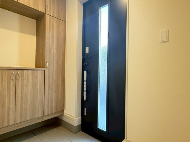 川口市大字安行原　新築一戸建て　A号棟の玄関|収納もある玄関です