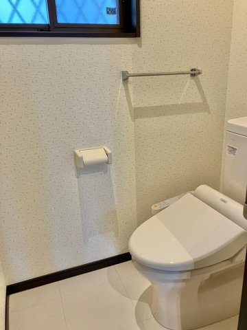 小坪戸建のトイレ