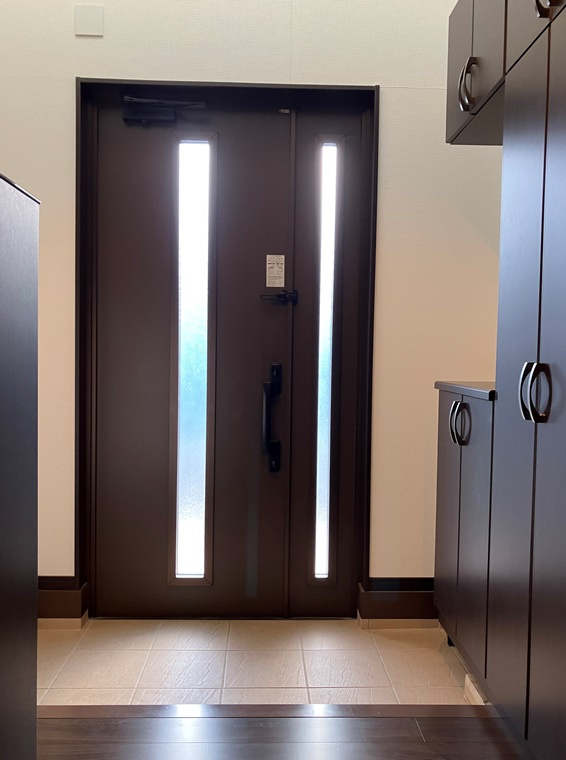 小坪戸建の玄関