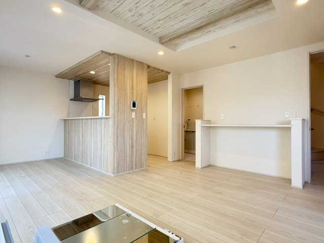 川口市安行領家　新築一戸建て　1号棟の居間・リビング|ゆったり過ごせるリビングです