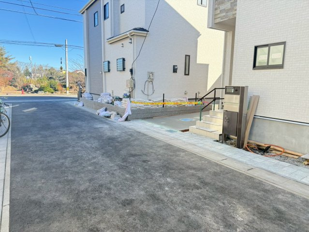 川口市安行領家　新築一戸建て　2号棟　の前面道路含む現地写真|前面道路含む現地写真です
