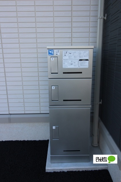 D-ROOM紅雲町Cのエントランス|宅配ボックス