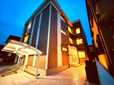 【外観】 | オータムスイート | 外観写真（夜）