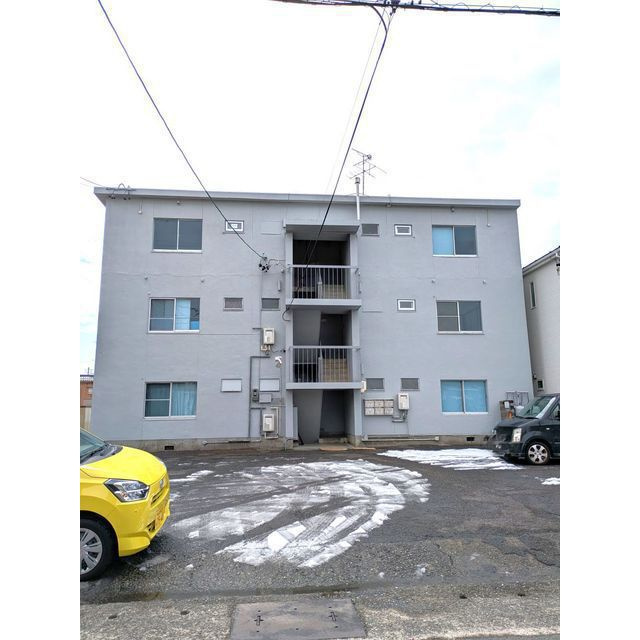 岐阜市鏡島東３丁目のアパートの外観