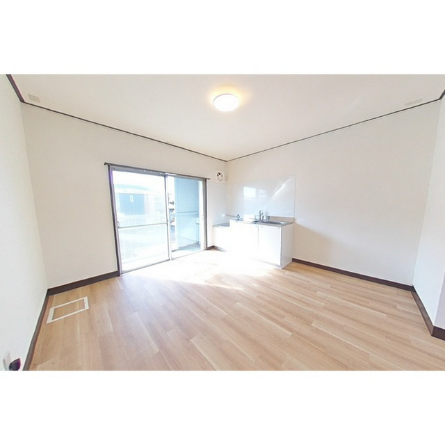 岐阜市鏡島東３丁目のアパートの居間・リビング|DK8帖