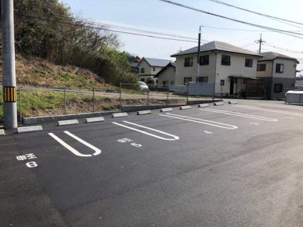 カーネリアンの駐車場