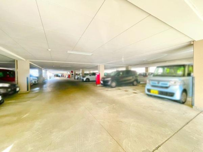 【駐車場】 | ヴィルメゾン上野芝 | お車の出し入れも楽々ですね♪現地駐車場部分になります！駐車場空有です！
