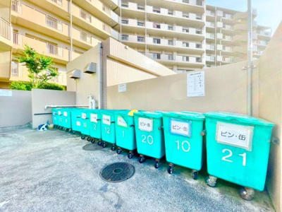 【その他共用部分】 | ヴィルメゾン上野芝 | 敷地内ゴミ出し場。きちんと分別されていてキレイなゴミ出し場所になっています！