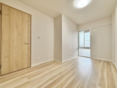 【子供部屋】 | ヴィルメゾン上野芝 | 充分な広さと収納機能を備えた部屋はお子様の自発性と成長を促します。お子様の成長を支える、勉強や好きなことに没頭する学びの空間にどうぞ。