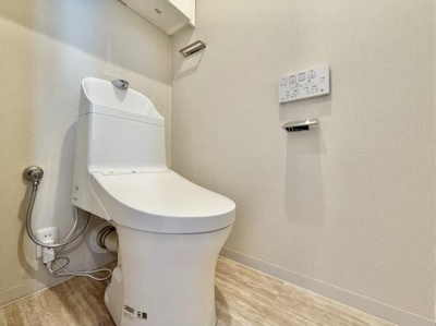 【トイレ】 | ヴィルメゾン上野芝 | 清潔感のあるトイレです！タオルフォルダーも付いておりそのまま手洗いもできます。