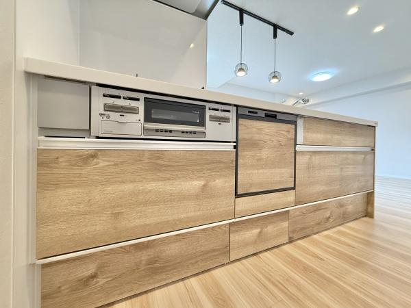 【エントランス】 | ヴィルメゾン上野芝 | 流行に左右されず、将来にわたって価値が継続する「上質」な佇まい。親しみやすさといった暮らしを豊かにしてくれる住空間です。