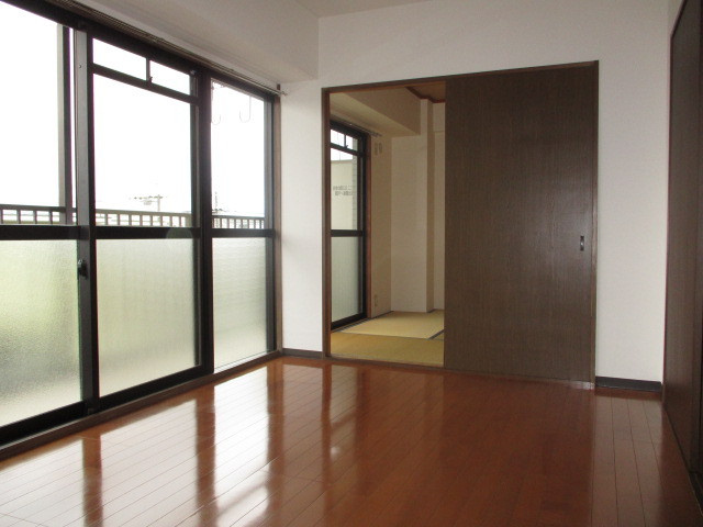 ル・ソレイユ結崎の居間・リビング