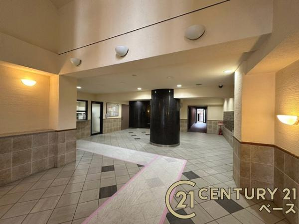 グリーントピア２１コミュネット香芝のエントランス|■現地撮影写真■落ち着いた雰囲気の綺麗なロビーです！