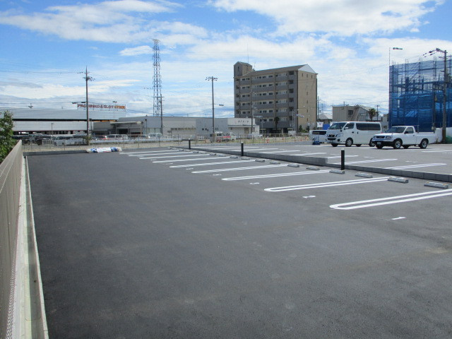 ラ・ルミエールの駐車場