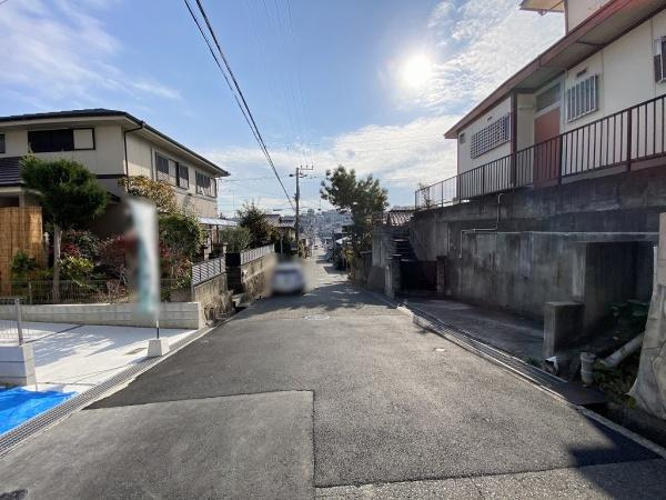 【前面道路含む現地写真】 | 明石市朝霧山手町　1号棟　新築戸建