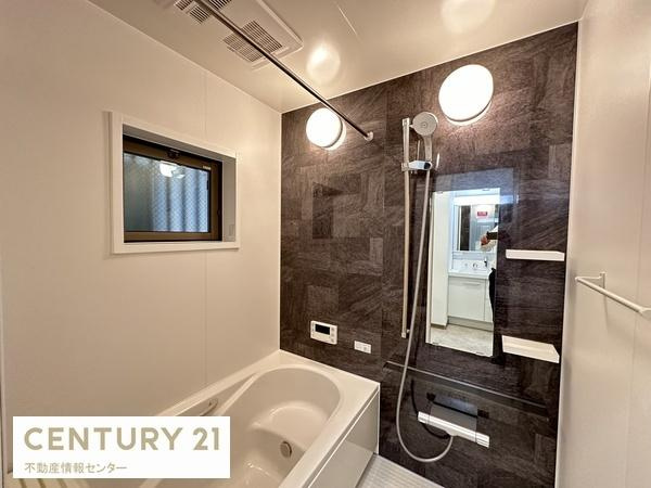 【その他】 | 八幡屋4丁目　建築条件付宅地 | モデル写真掲載
　建築参考プラン（間取り図面参照）
　延床面積：９１.８１平米
　間取り：３ＬＤＫ
　価格：２０８０万円