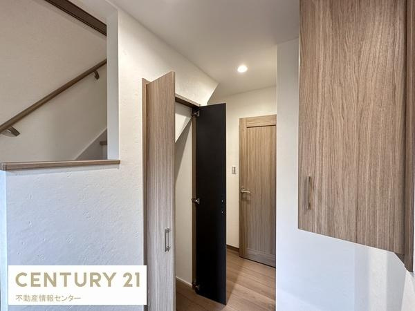 【その他】 | 八幡屋4丁目　建築条件付宅地 | モデル写真掲載
　建築参考プラン（間取り図面参照）
　延床面積：９１.８１平米
　間取り：３ＬＤＫ
　価格：２０８０万円