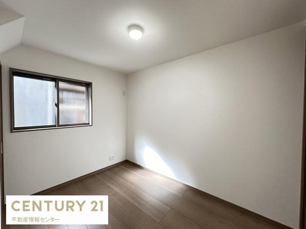 【その他】 | 八幡屋4丁目　建築条件付宅地 | モデル写真掲載
　建築参考プラン（間取り図面参照）
　延床面積：９１.８１平米
　間取り：３ＬＤＫ
　価格：２０８０万円