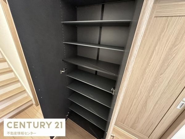 【その他】 | 八幡屋4丁目　建築条件付宅地 | モデル写真掲載
　建築参考プラン（間取り図面参照）
　延床面積：９１.８１平米
　間取り：３ＬＤＫ
　価格：２０８０万円