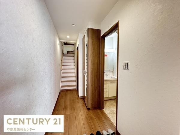 【その他】 | 八幡屋4丁目　建築条件付宅地 | モデル写真掲載
　建築参考プラン（間取り図面参照）
　延床面積：９１.８１平米
　間取り：３ＬＤＫ
　価格：２０８０万円