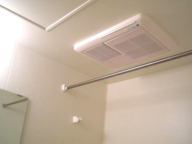 レオパレスセレス末広の浴室|浴室乾燥機