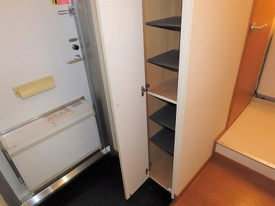 レオパレス諏訪形の玄関|シューズボックスあり