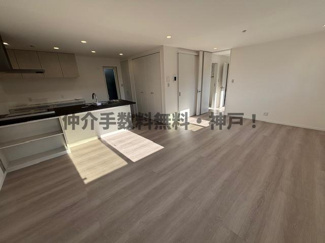 【居間・リビング】 | 神戸市垂水区塩屋台1丁目　新築戸建　仲介手数料無料！ | ゆったり過ごせるリビングです