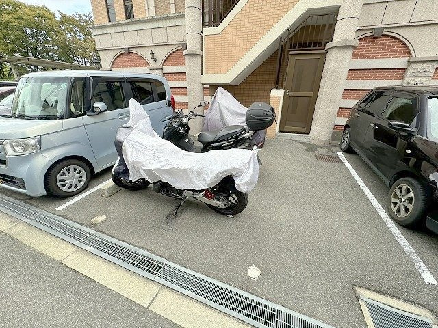 Luxe新大阪SOUTHの駐車場